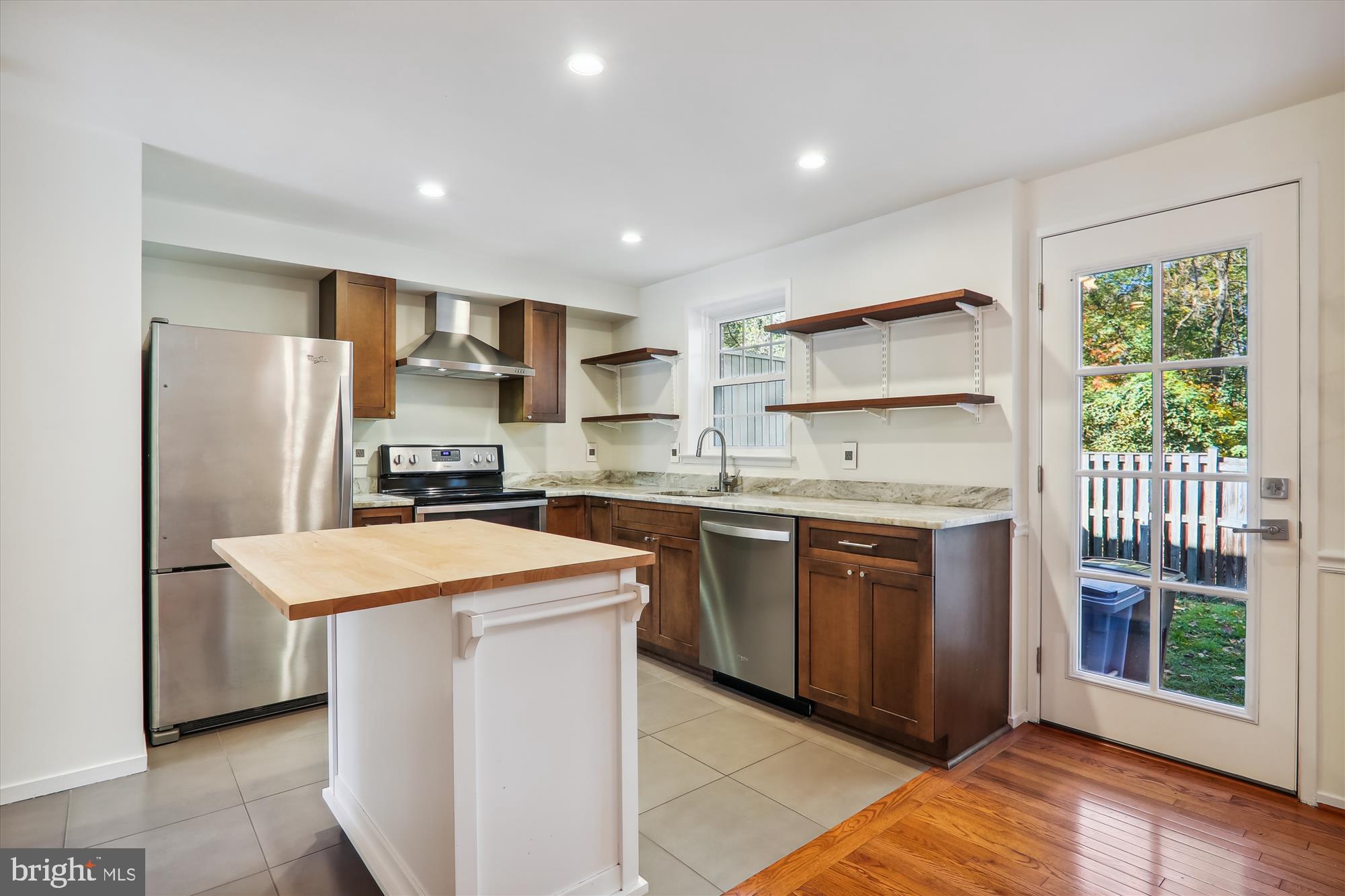 FALLSREACH - Residential Lease