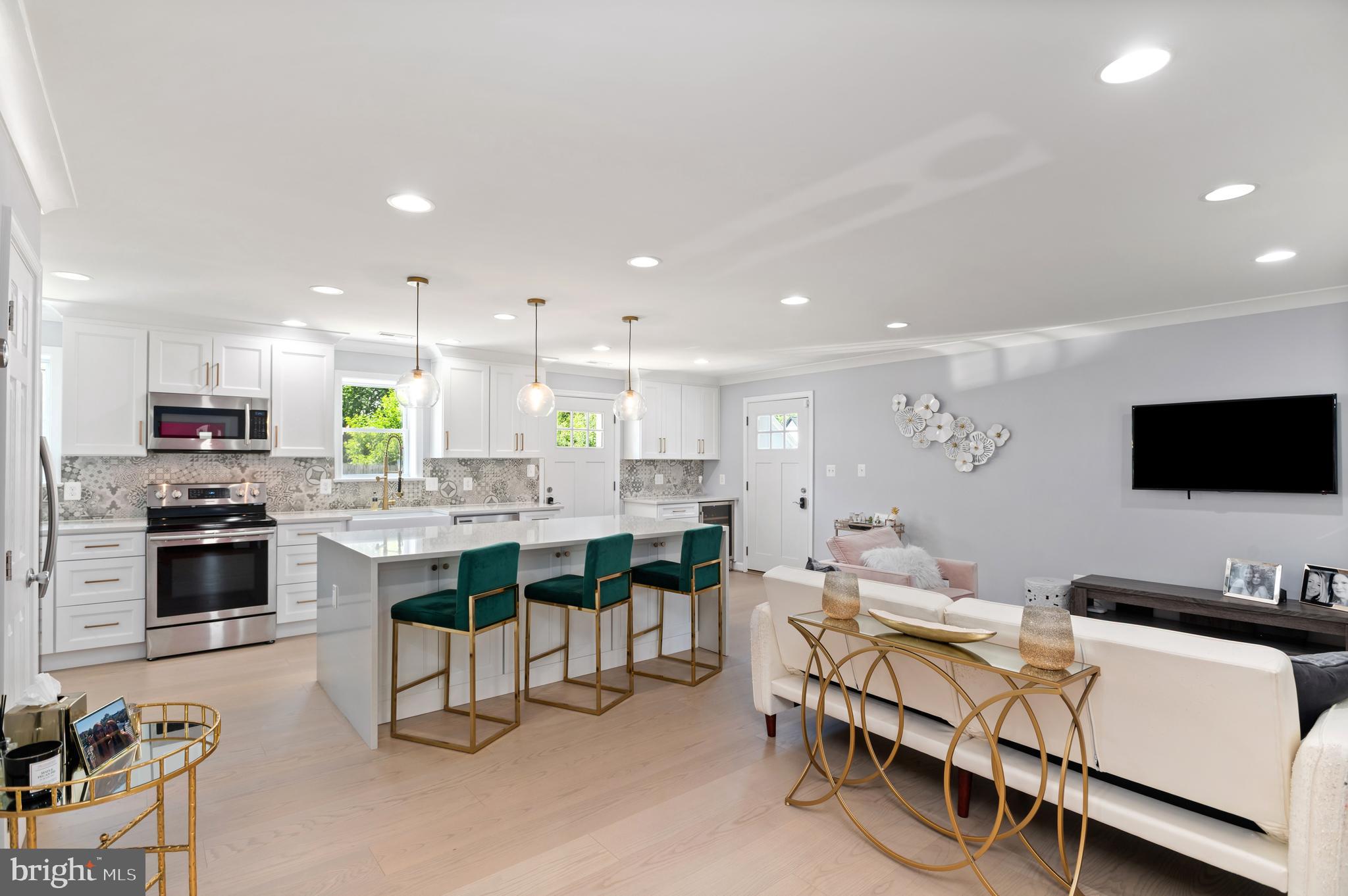 6632 CLEARVIEW DRIVE