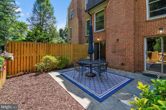 SUMNER SQUARE - Residential