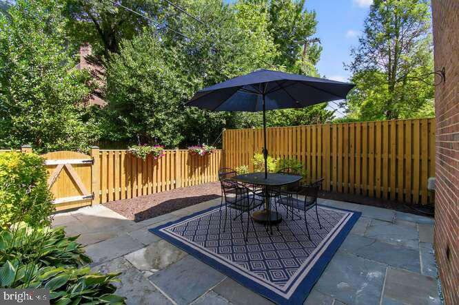 SUMNER SQUARE - Residential