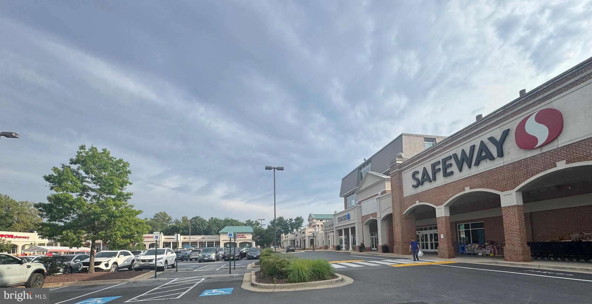 SUMNER SQUARE - Residential