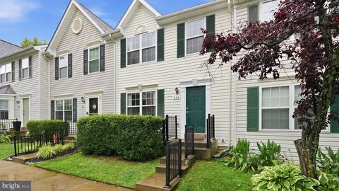 Photo of 526 Highland Towne Lane, WARRENTON, VA 20186 (MLS # VAFQ2022420)