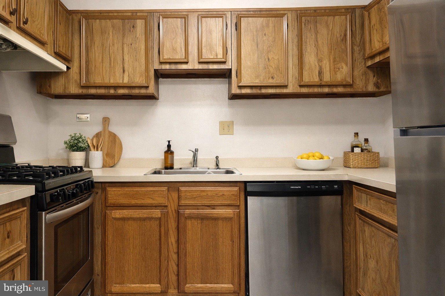 SWANN HILL CONDOMINIUMS - Residential