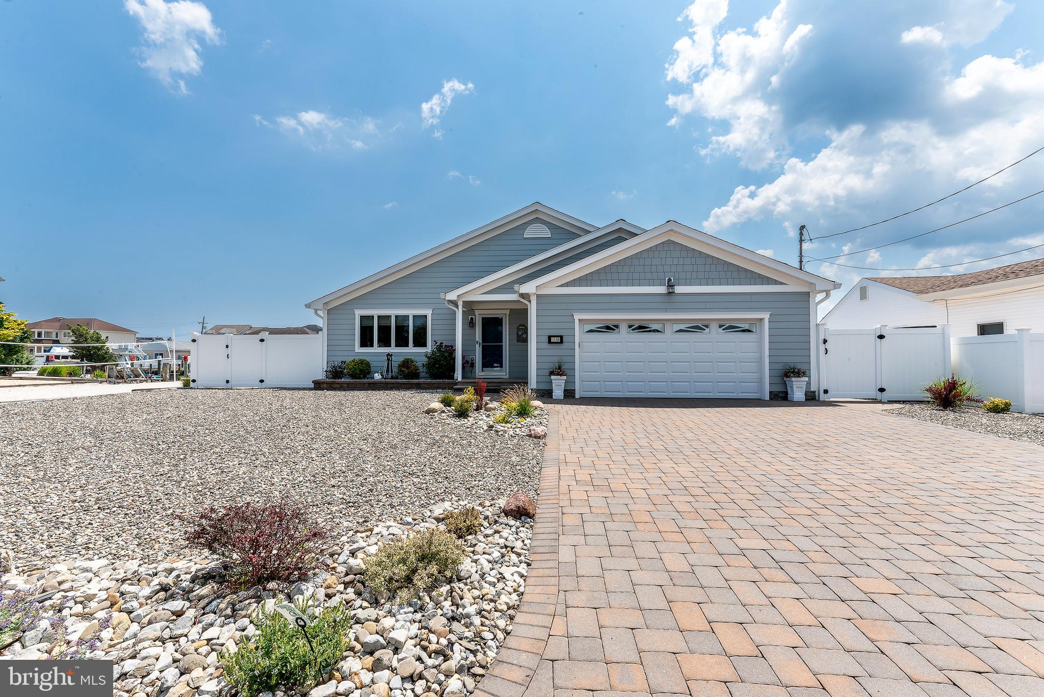 1149 E HICKORY DRIVE