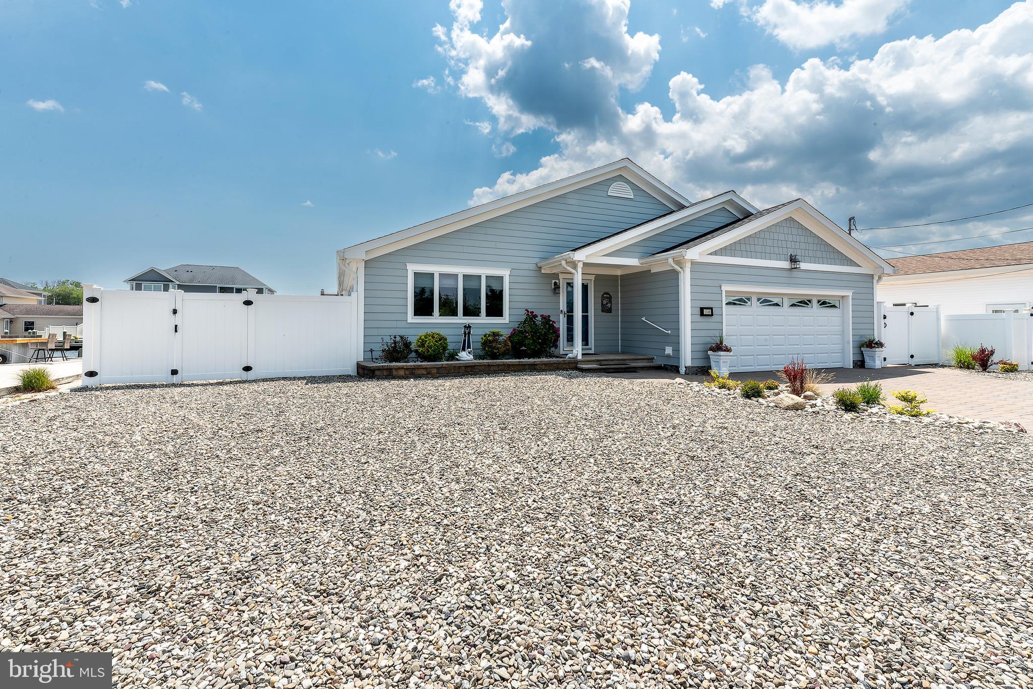 1149 E HICKORY DRIVE