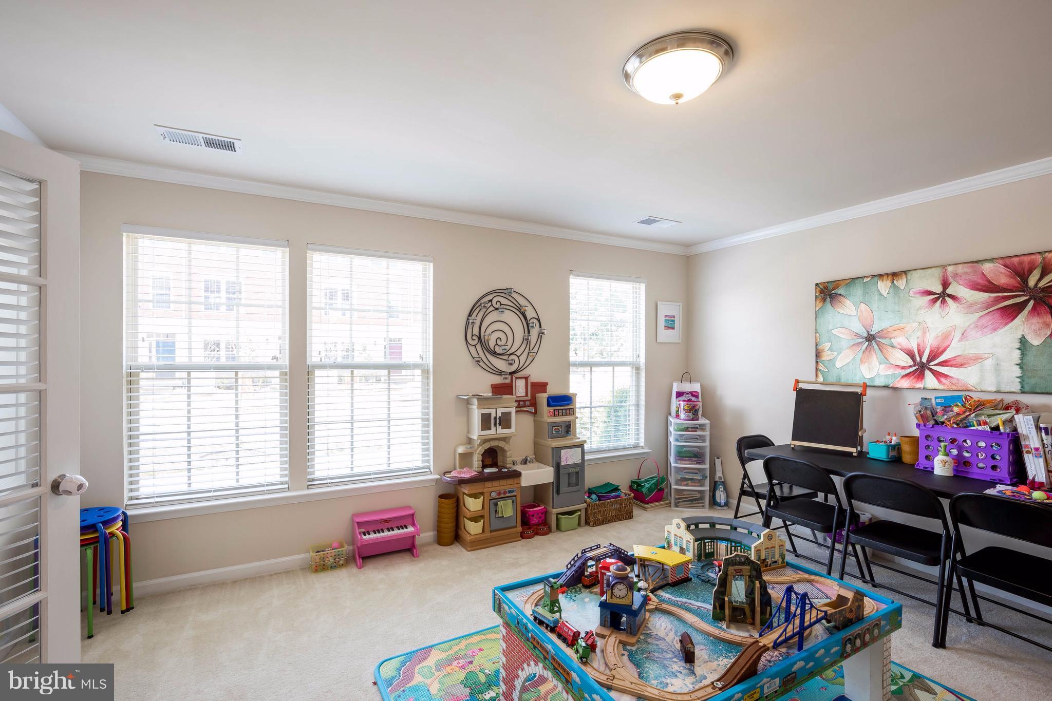MADISON CRESCENT - Residential