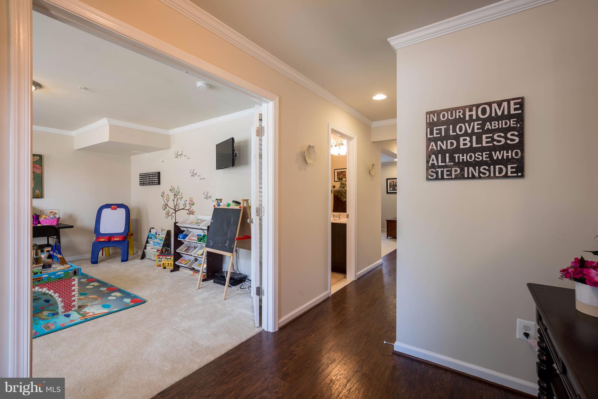 MADISON CRESCENT - Residential