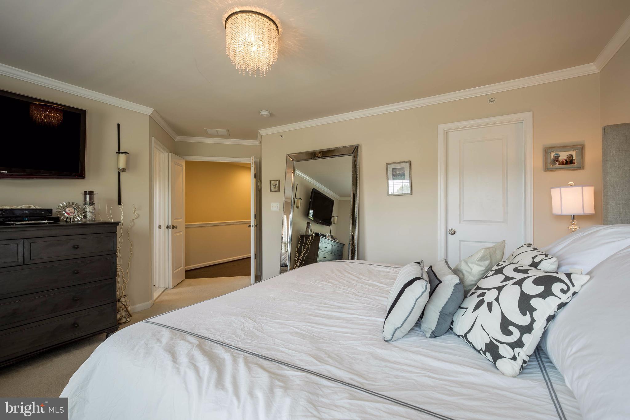 MADISON CRESCENT - Residential