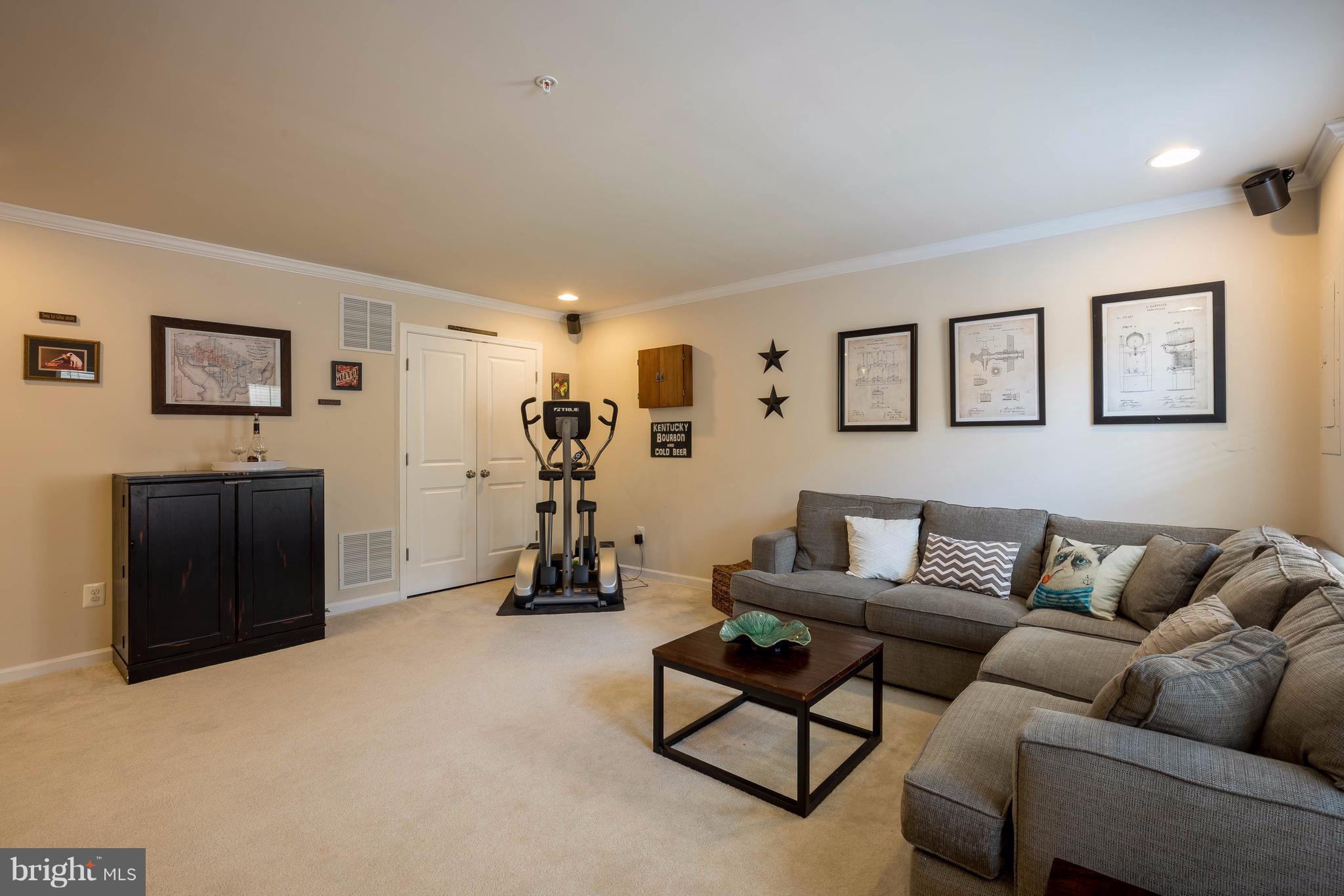 MADISON CRESCENT - Residential