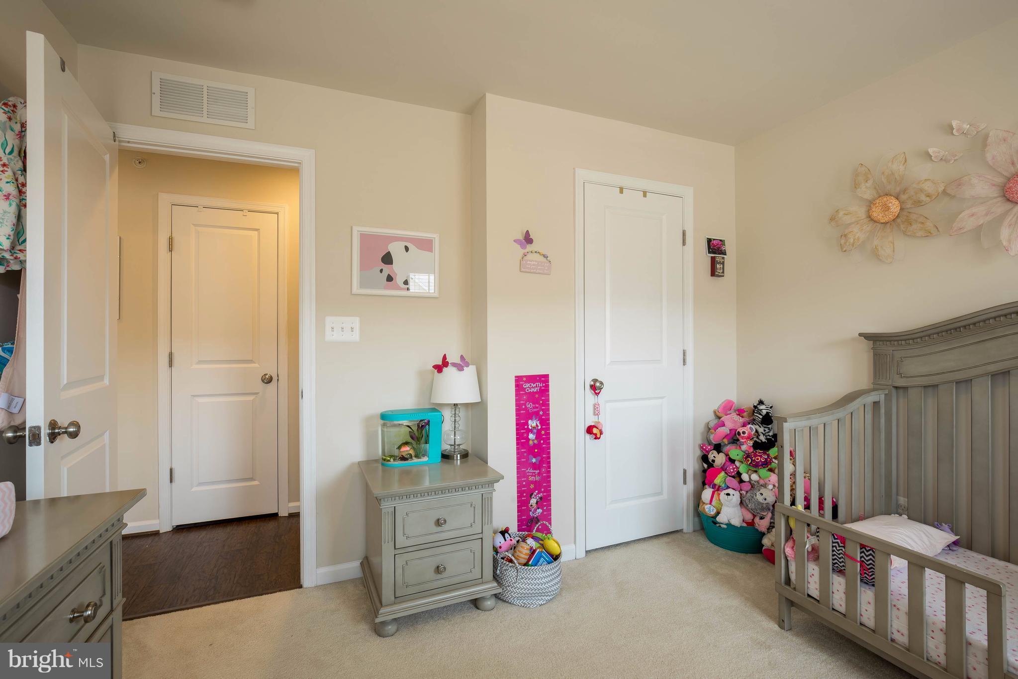 MADISON CRESCENT - Residential