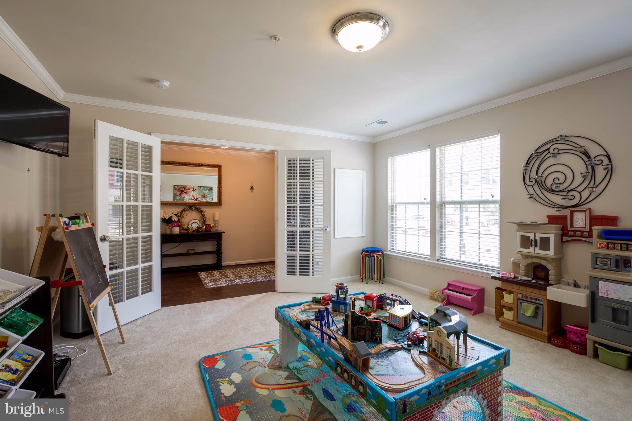 MADISON CRESCENT - Residential
