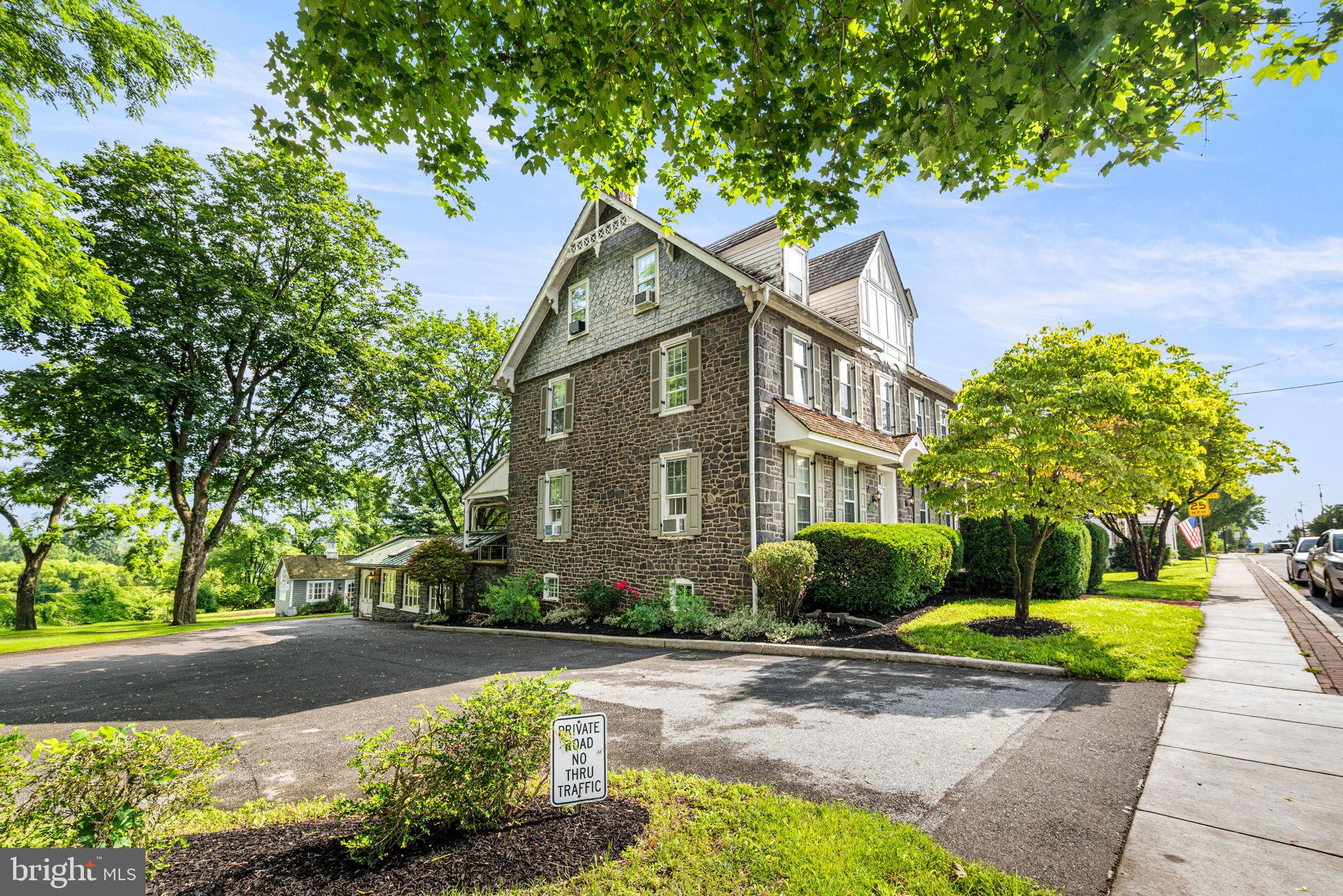 28 W MAIN STREET