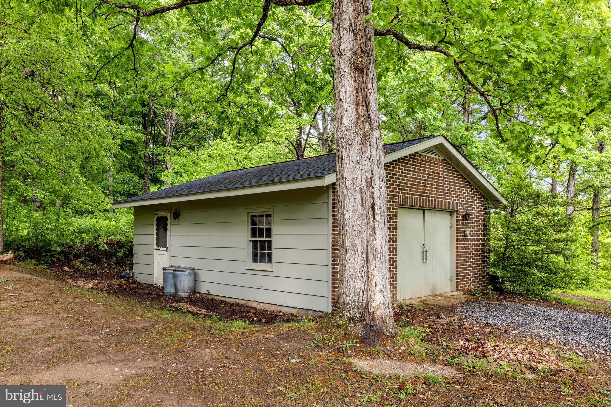 HUNTERS LODGE - Residential
