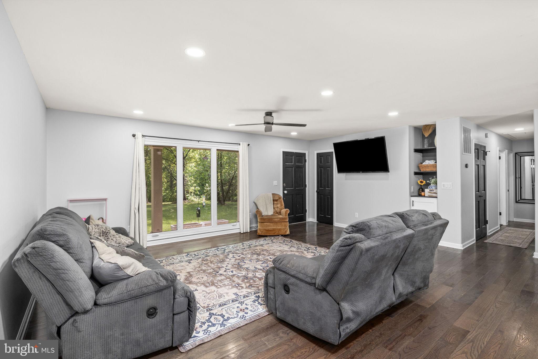 HUNTERS LODGE - Residential
