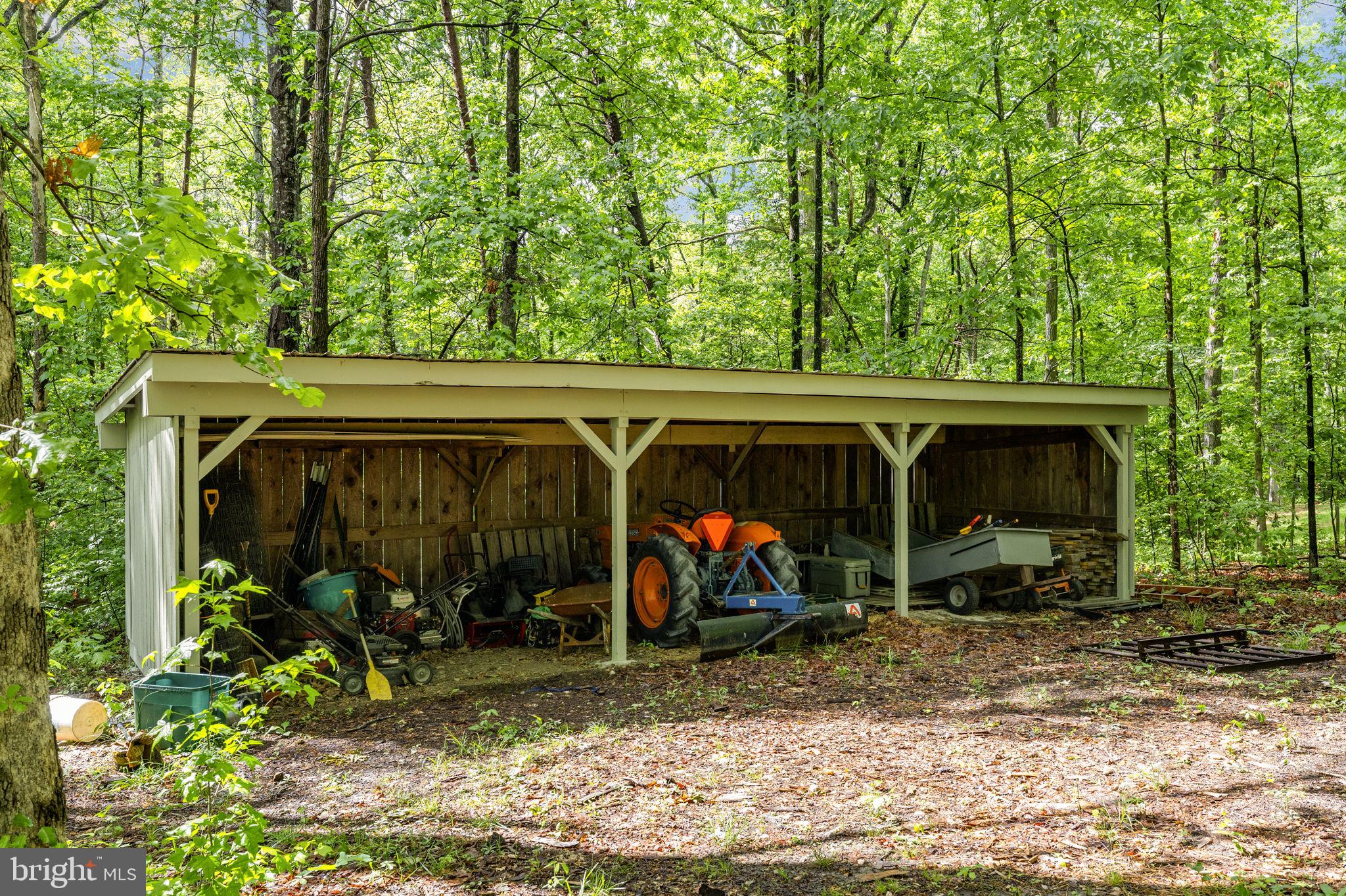 HUNTERS LODGE - Residential