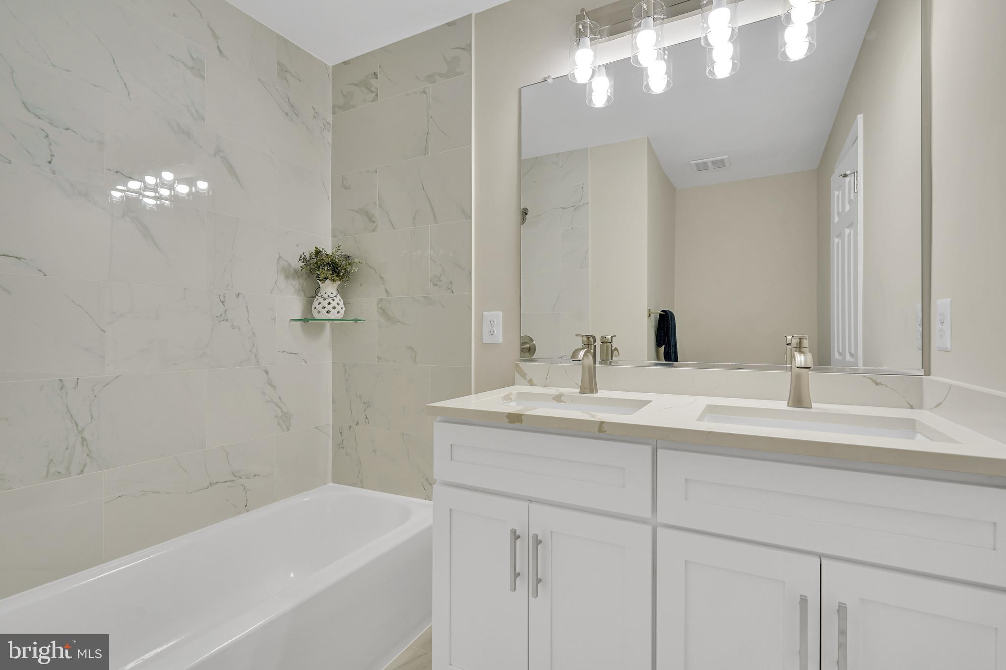 HICKORY CREEK - Residential