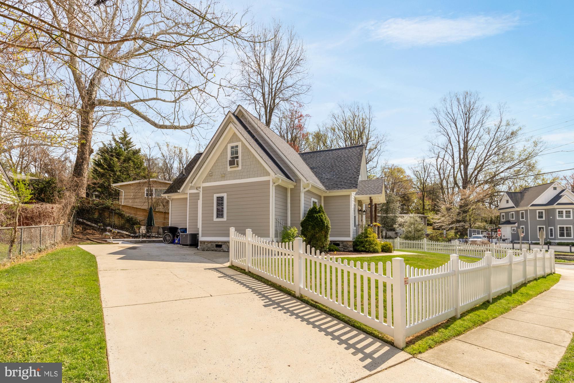 ROCK CREEK PALISADES - Residential