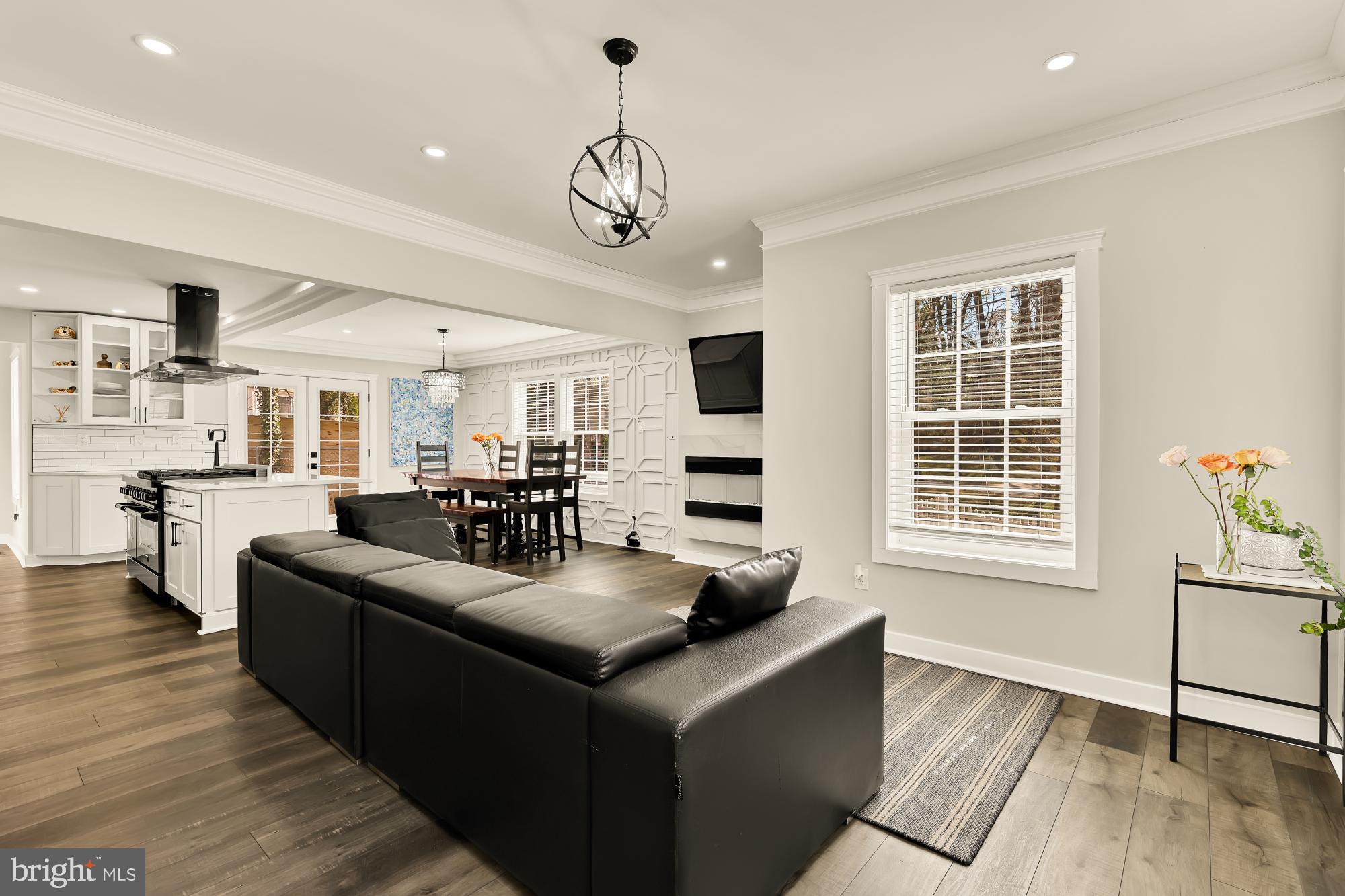 ROCK CREEK PALISADES - Residential