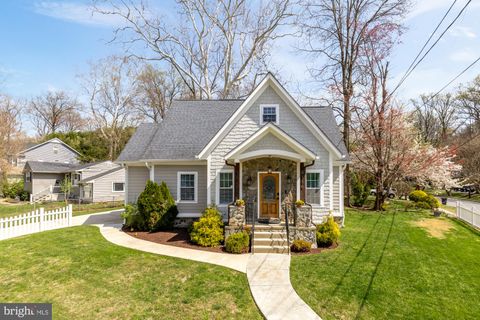 Photo of 4116 Denfeld Avenue, KENSINGTON, MD 20895 (MLS # MDMC2212734)