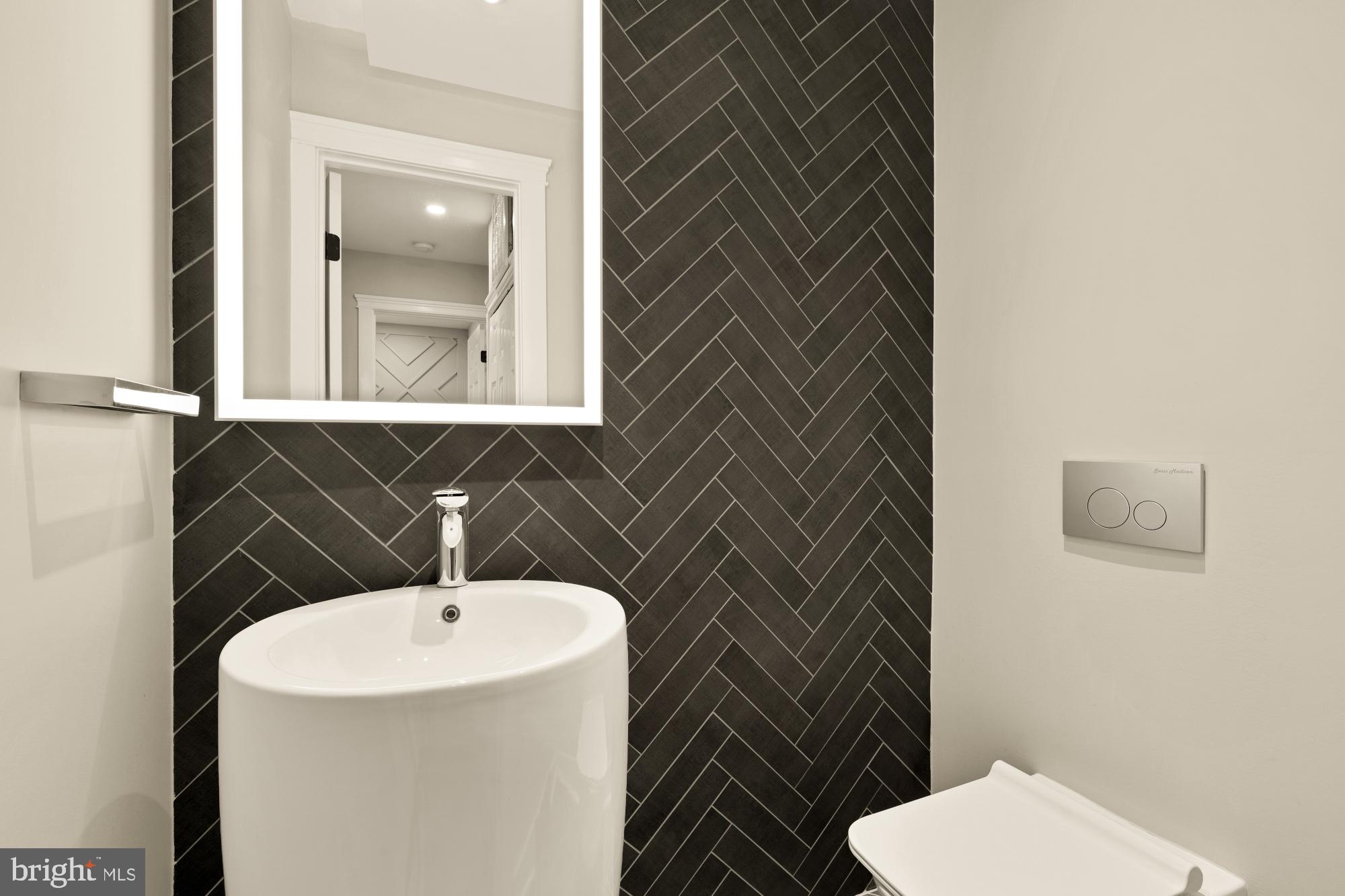 ROCK CREEK PALISADES - Residential