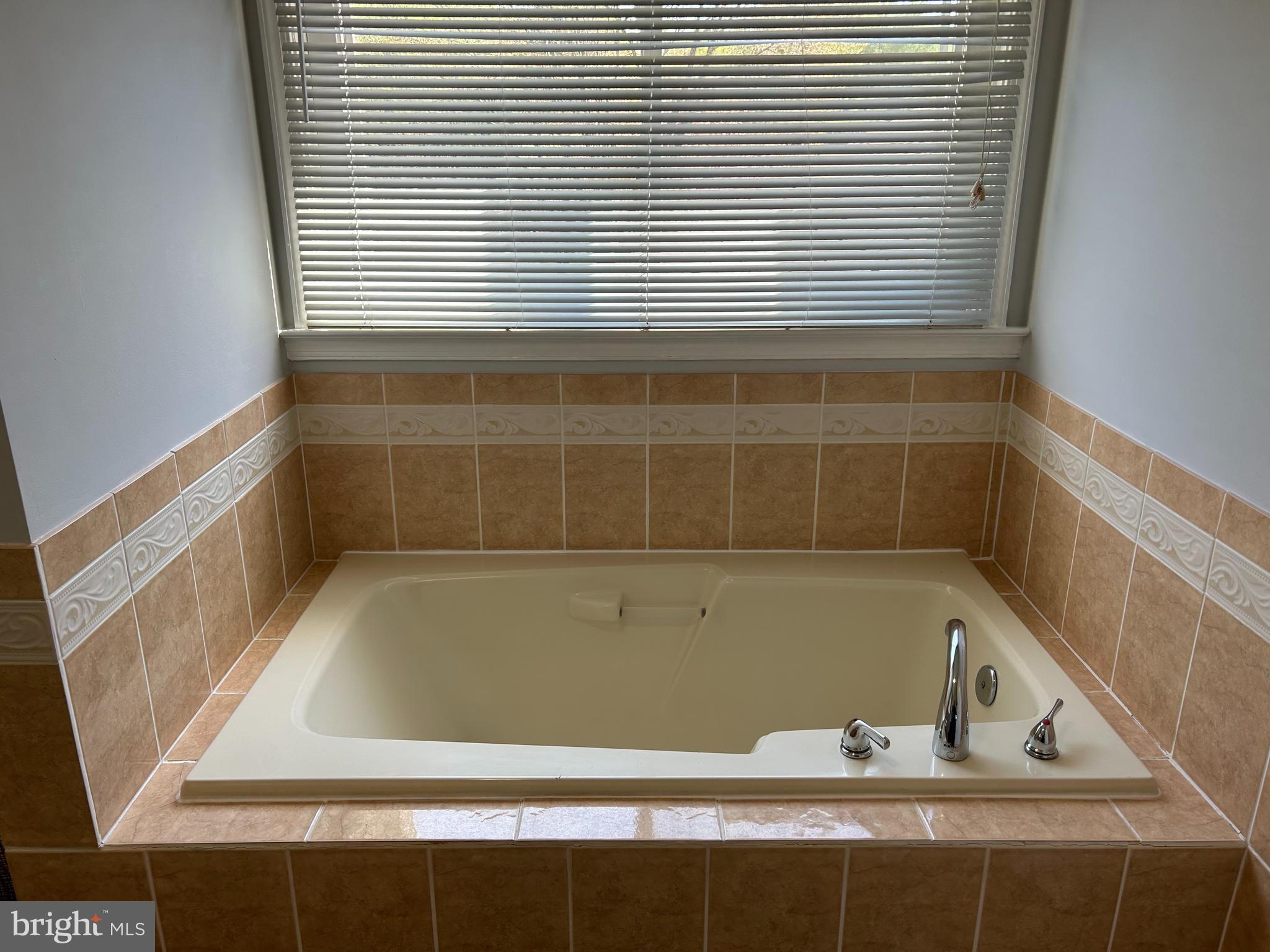 CALVERT BEACH ESTATES - Residential Lease