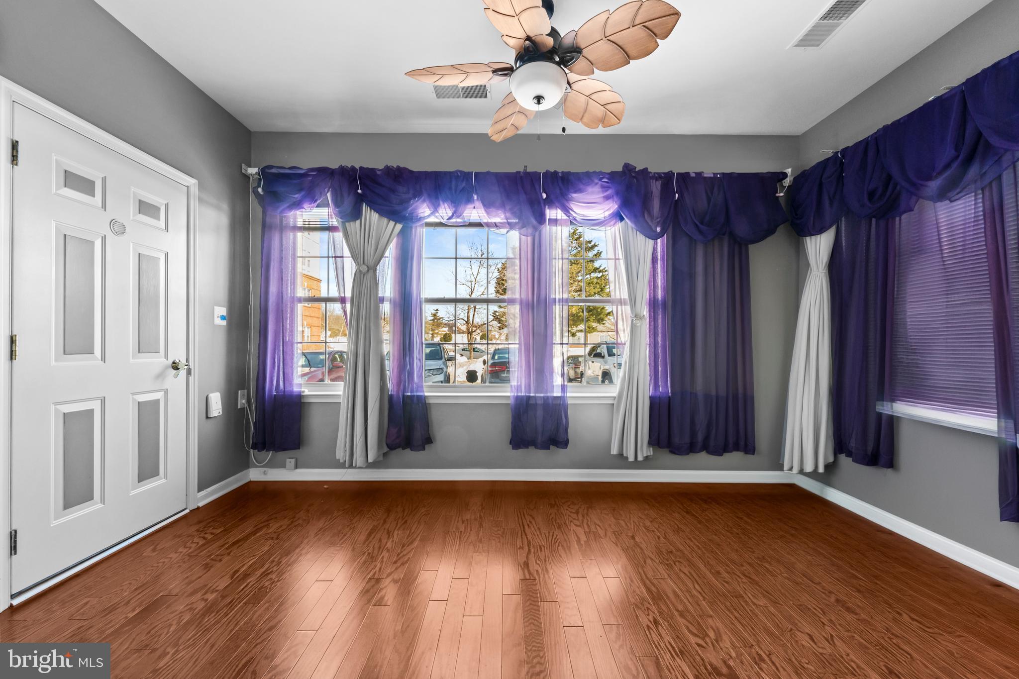 CAMERON GROVE - Residential