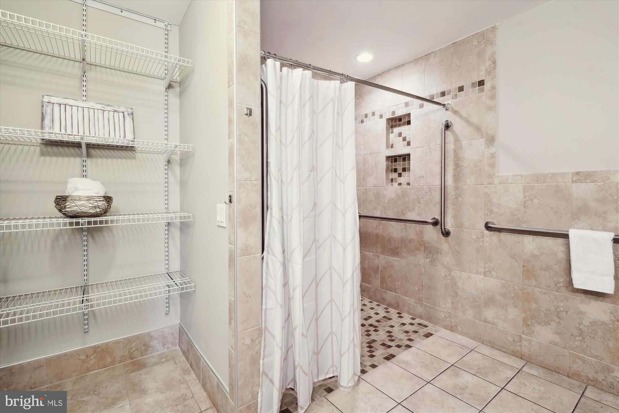 SANDY SPRING ESTATES - Residential