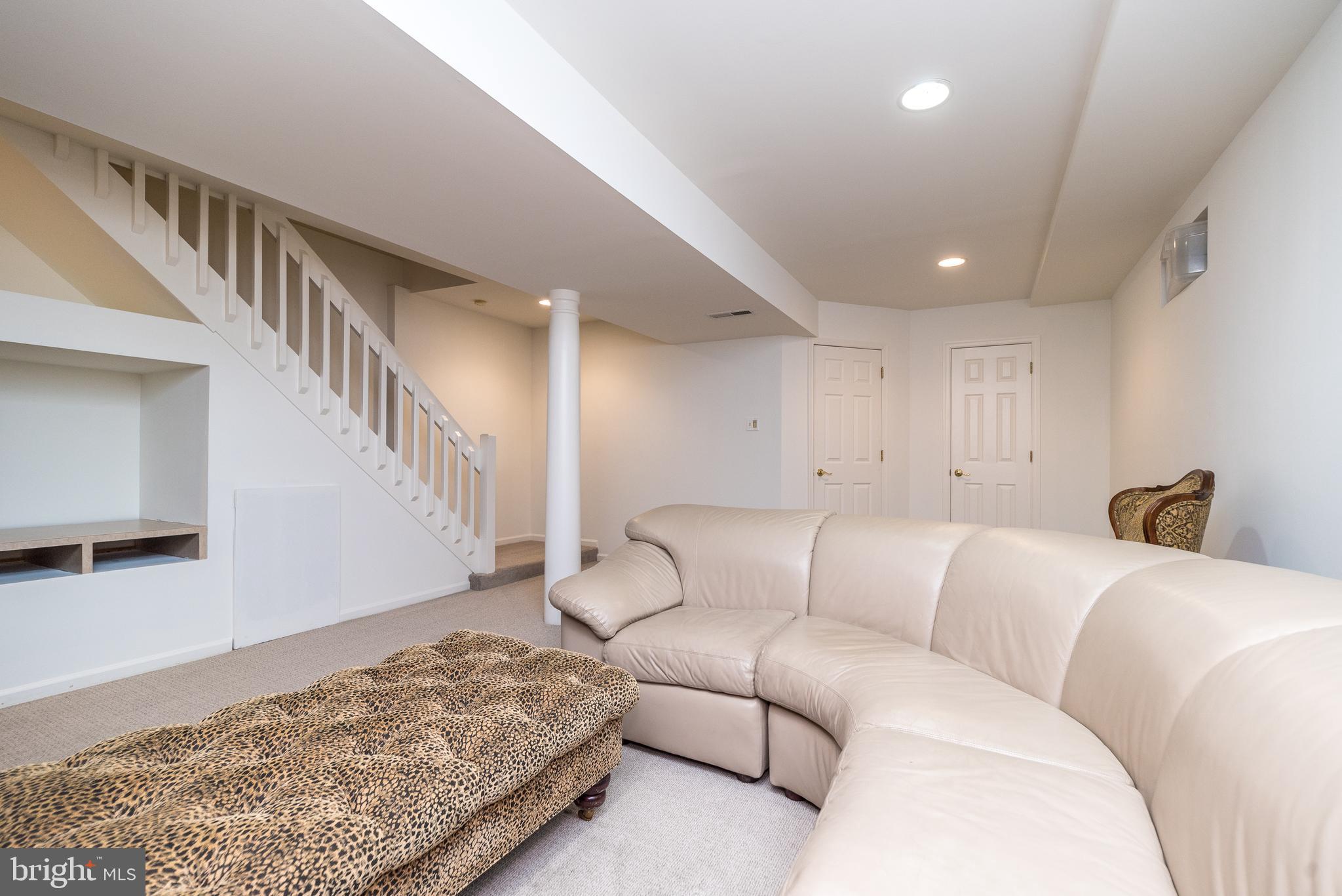 CROWN POINTE - Residential