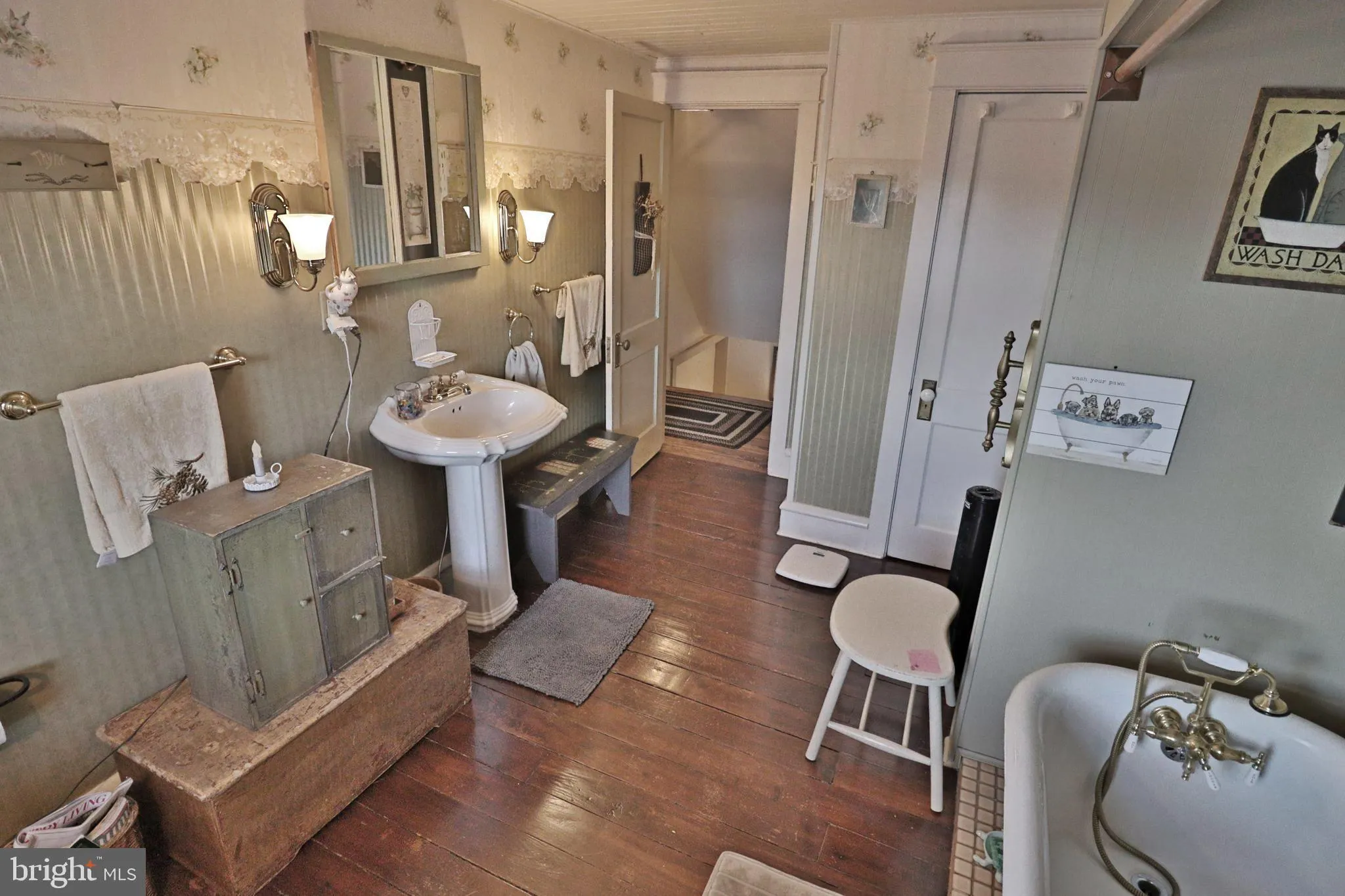 Reinholds, Pennsylvania 17569, United States, 6 Bedrooms Bedrooms, ,6 BathroomsBathrooms,Residential,Active,204343