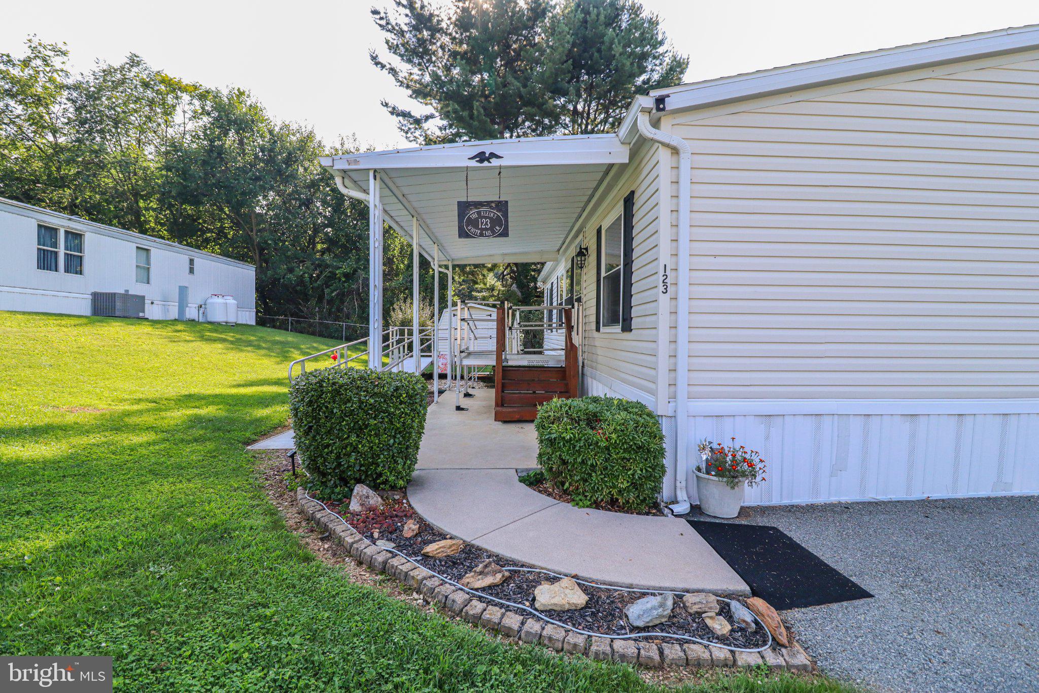 123 WHITE TAIL LANE