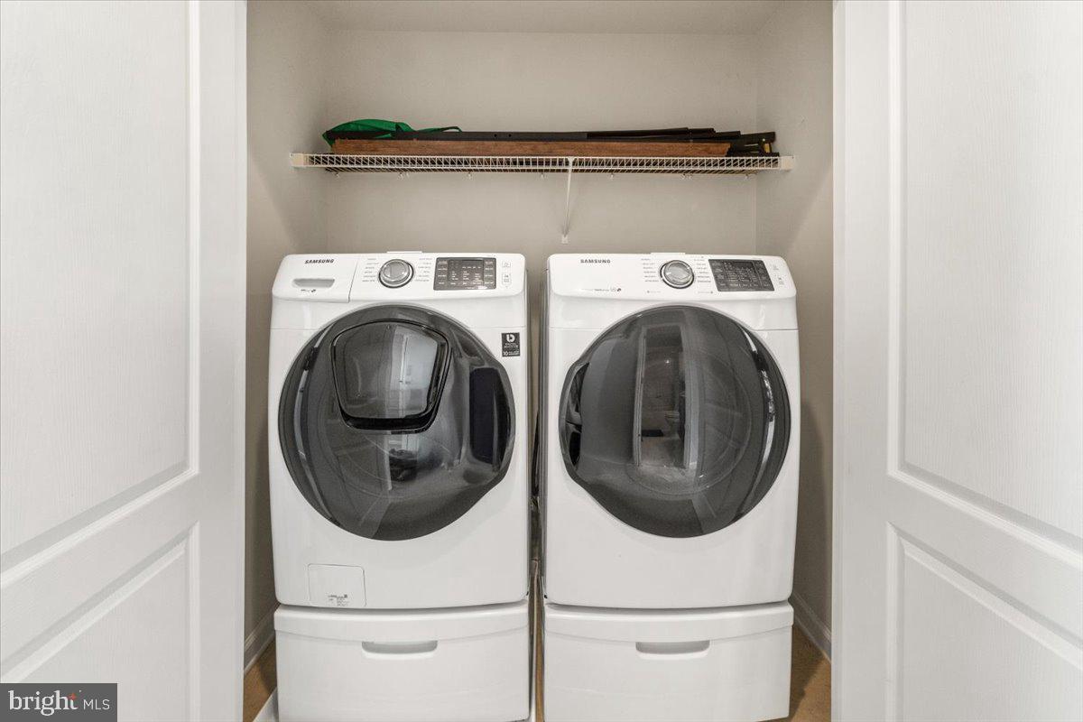 CREEKSIDE - Residential