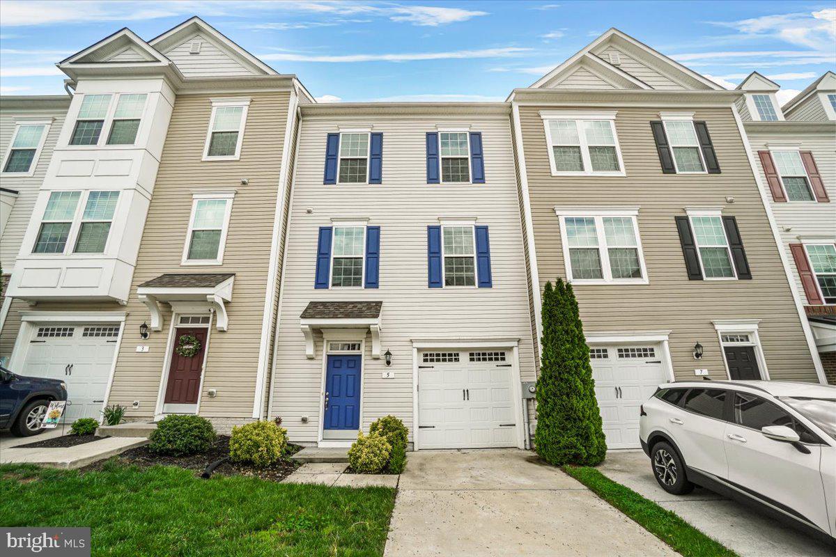 CREEKSIDE - Residential