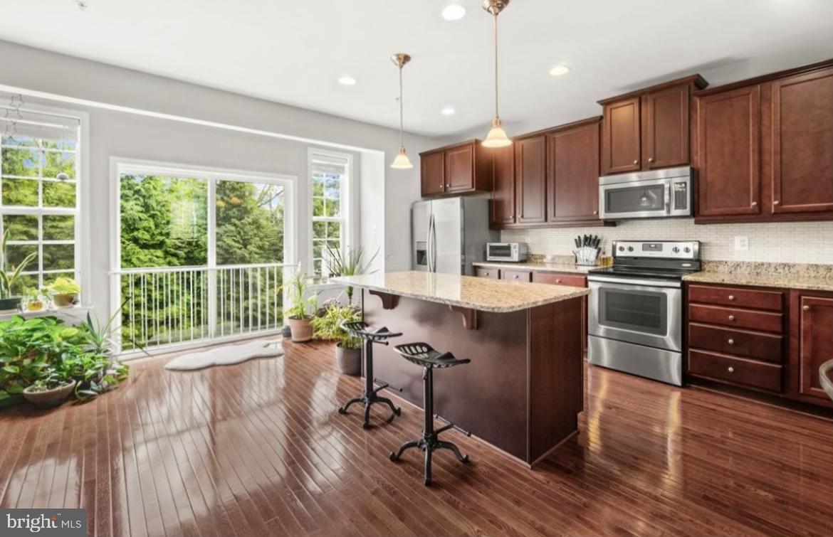 CREEKSIDE - Residential