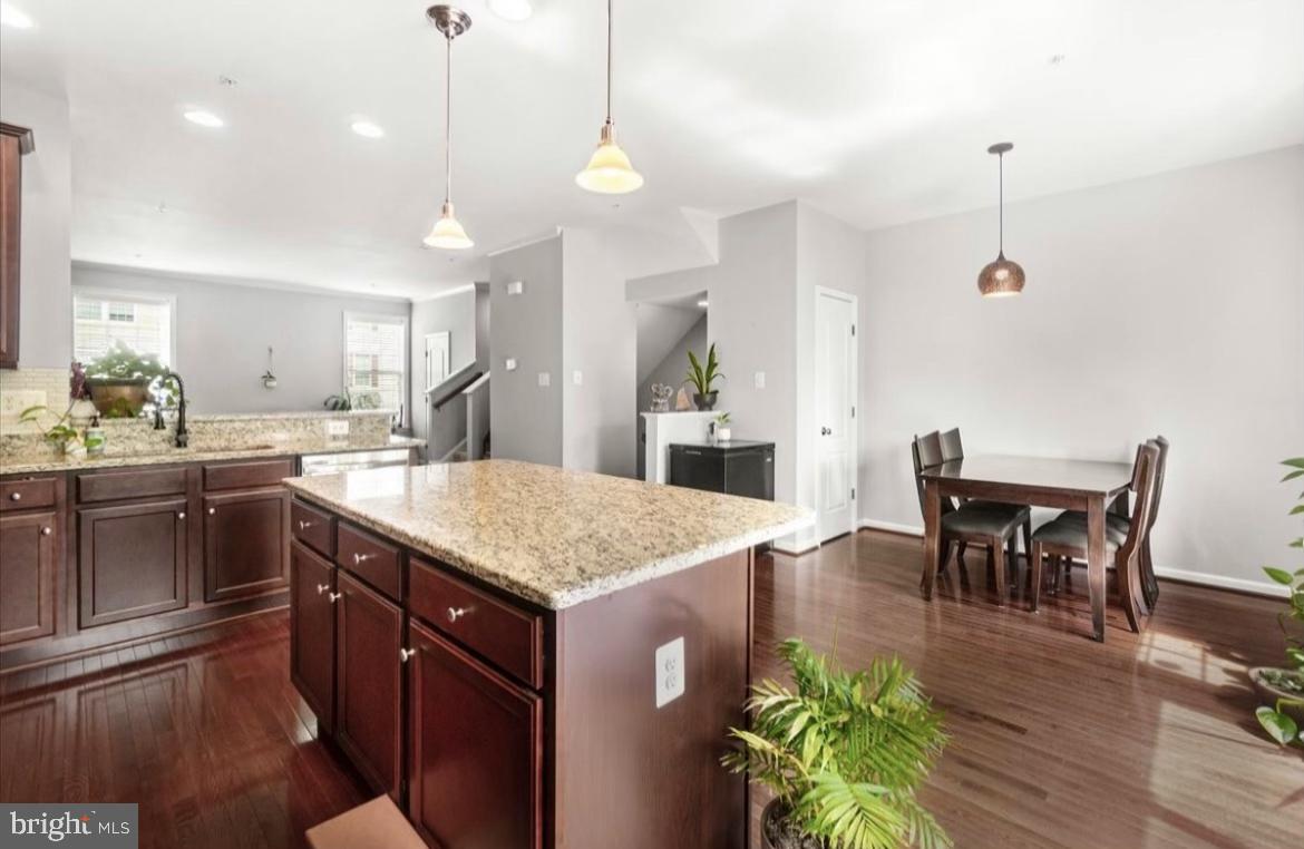 CREEKSIDE - Residential