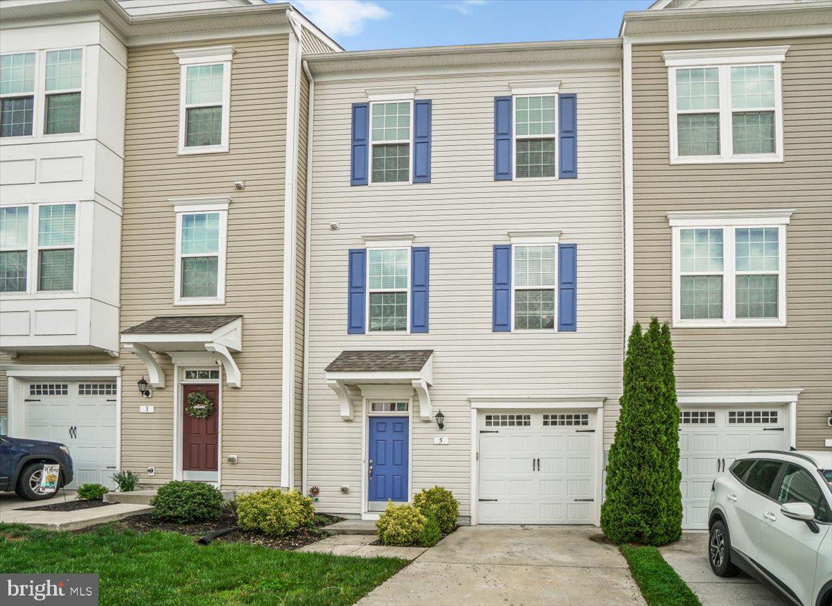 CREEKSIDE - Residential