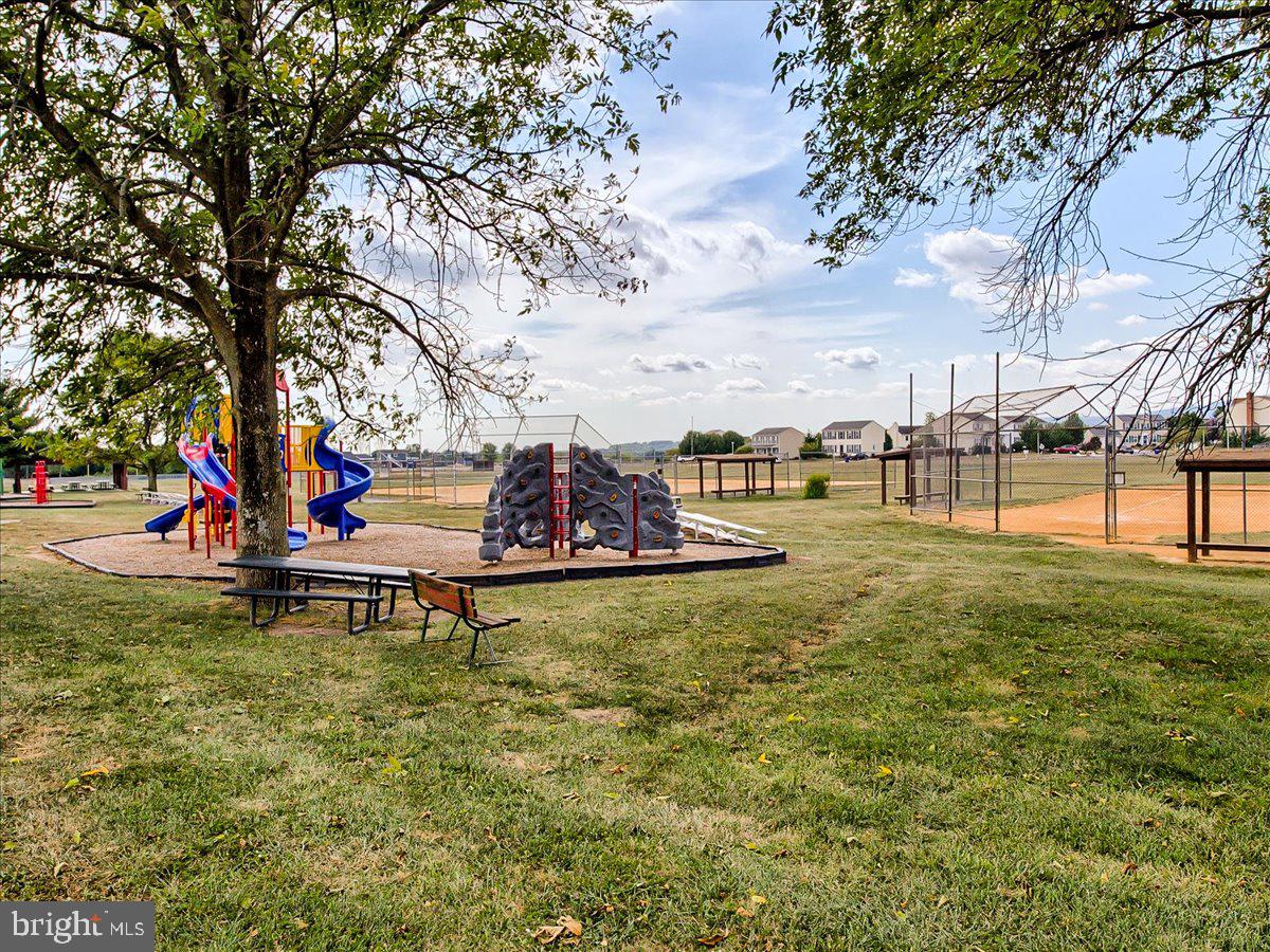 CREEKSIDE - Residential