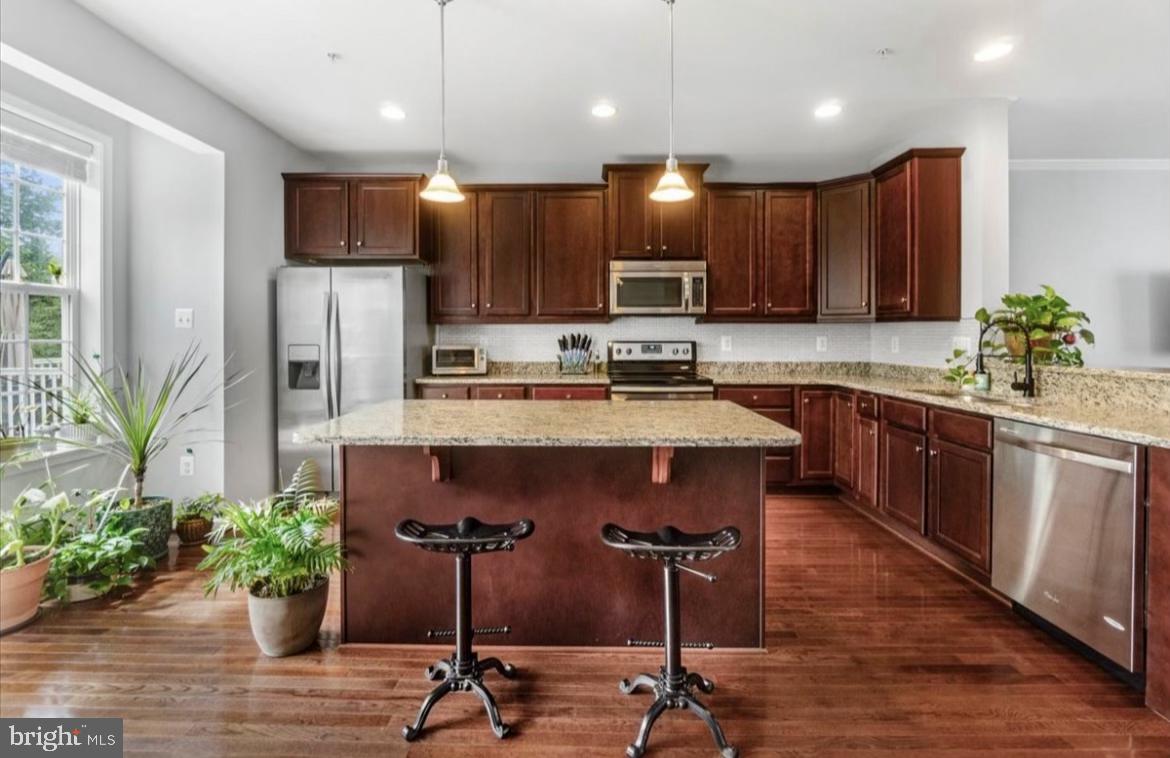 CREEKSIDE - Residential