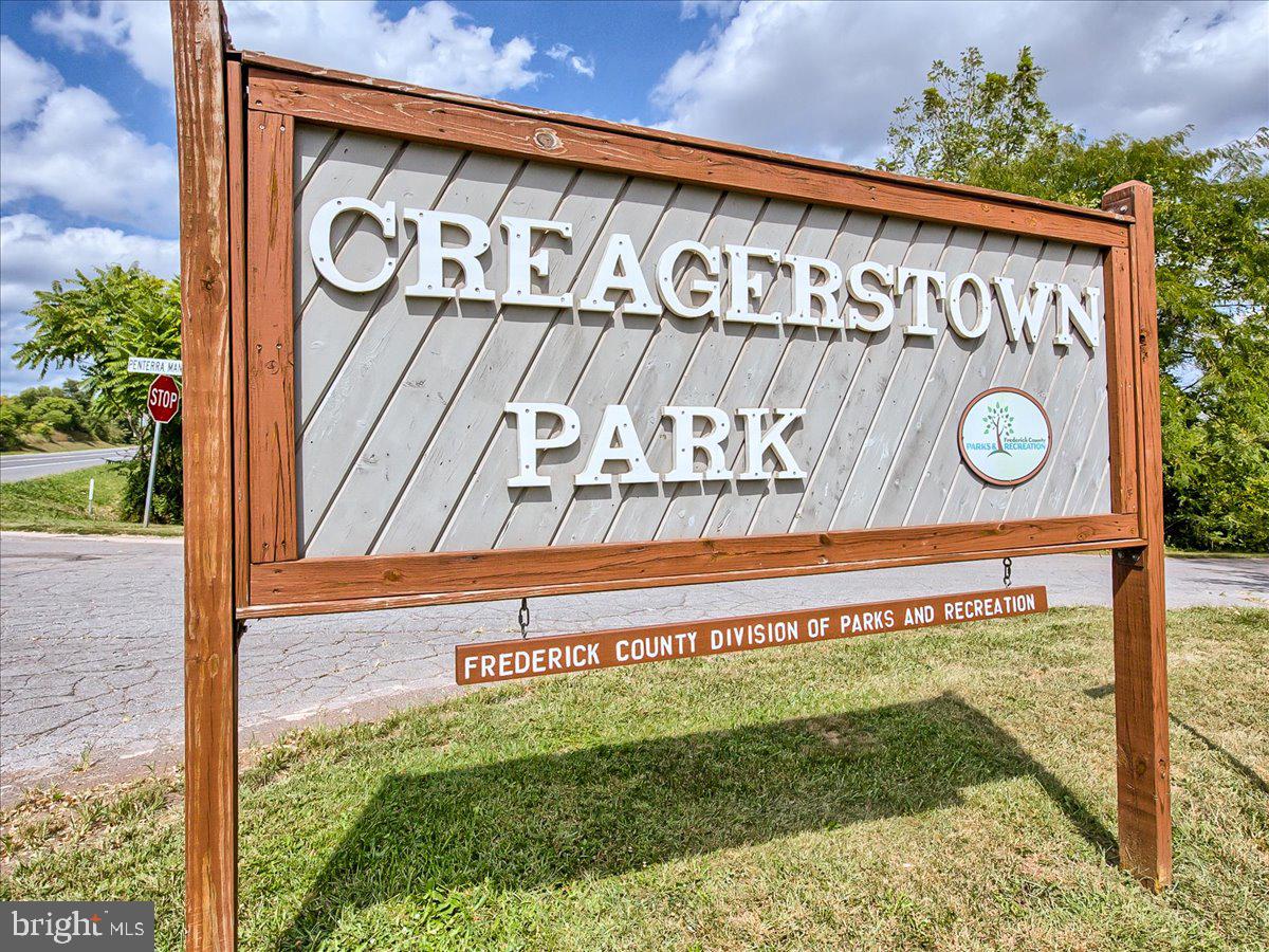 CREEKSIDE - Residential