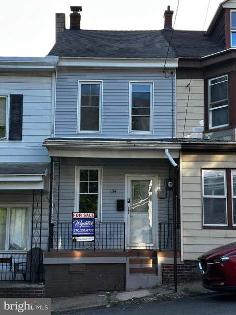 Townhouse For Sale - 134 S White Street<br/> SHENANDOAH, PA 17976