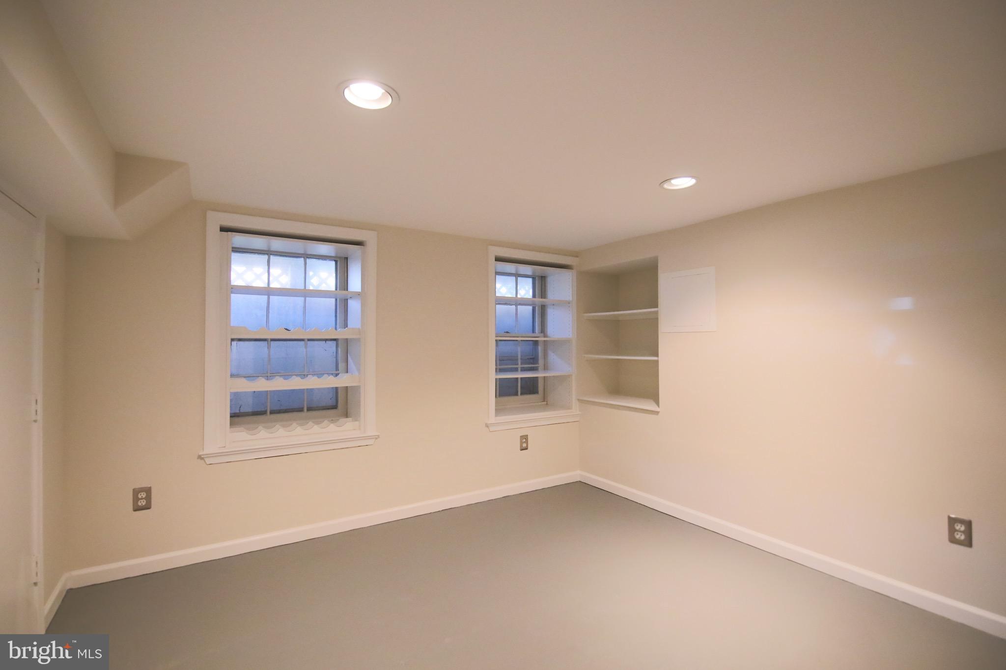 BURGES SQUARE - Residential