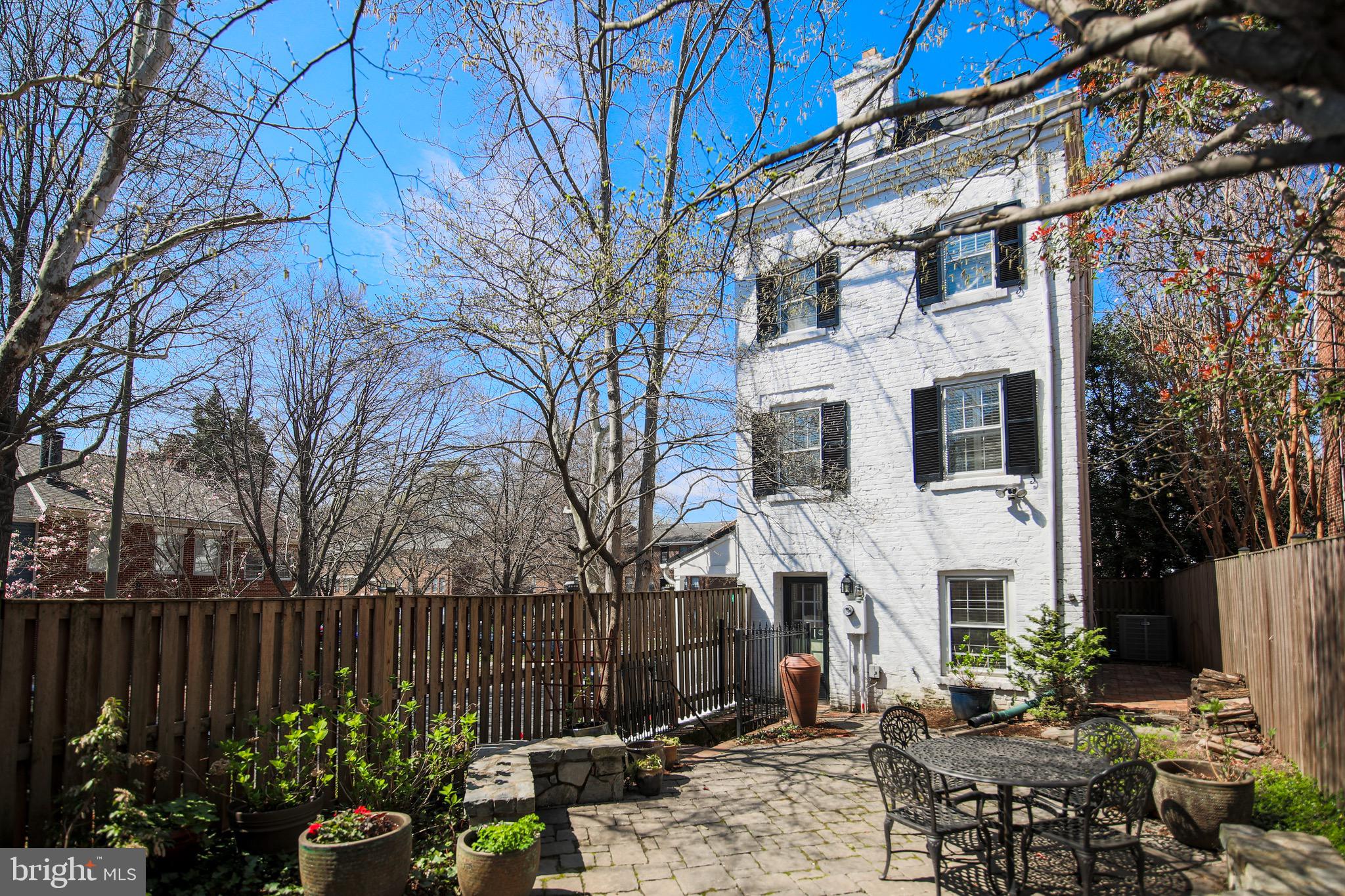 BURGES SQUARE - Residential