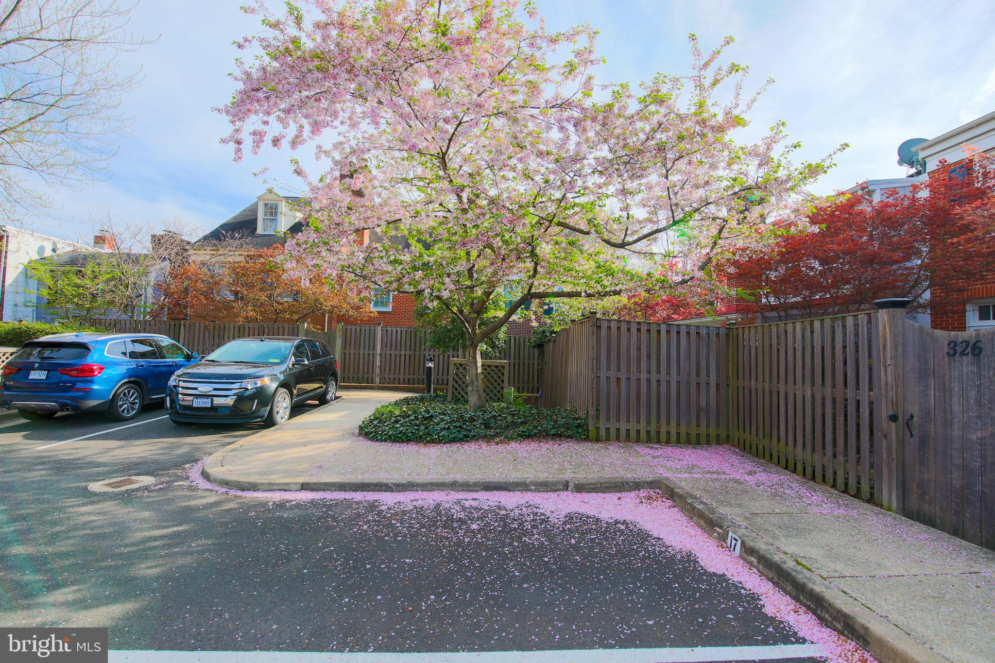 BURGES SQUARE - Residential