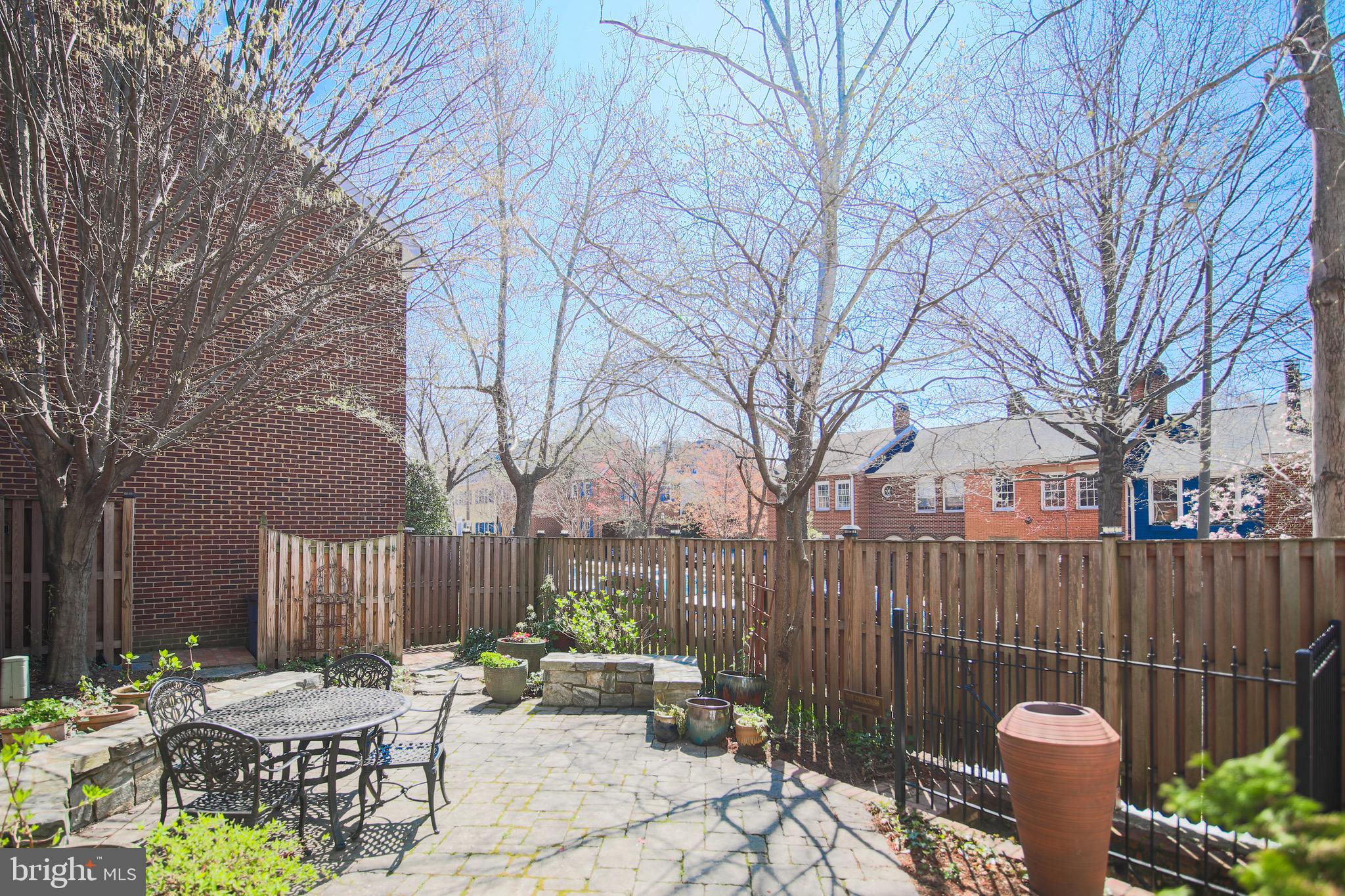 BURGES SQUARE - Residential