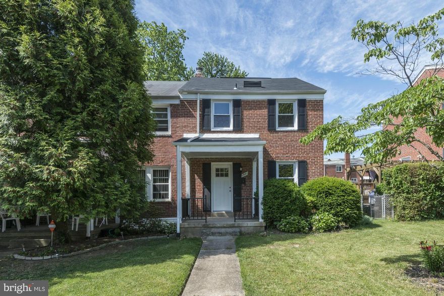 RePriced! Welcome Home to this cozy end of group townhouse in Northwood. This home features a light filled living & dining room with hardwood floors. Kitchen has granite counters, stainless appliances, and lovely dark wood cabinets. The upper level has 3 bedrooms & a full bath. Finished basement is ready to be a den/family room and has 4th bedroom & full bath. Parking pad is in back of home.