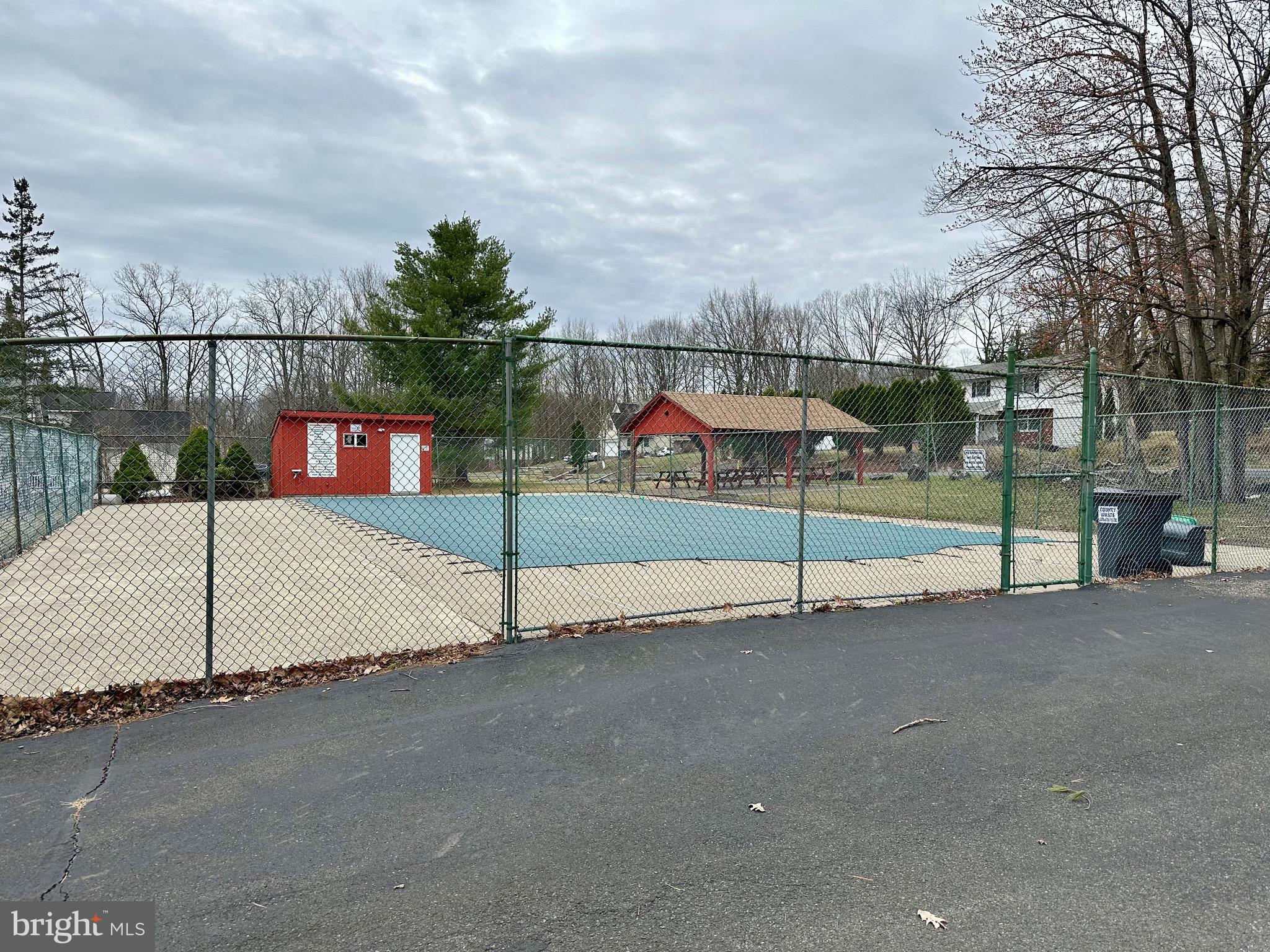 SUMMIT POINTE - Residential