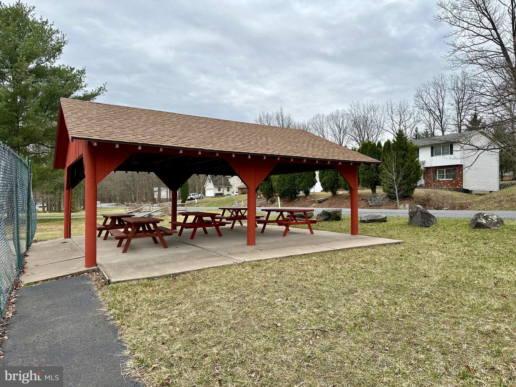 SUMMIT POINTE - Residential