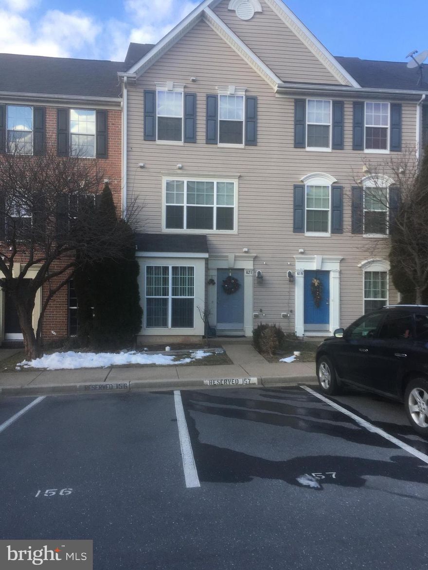 CONVENIENT ABD CLOSE TO SHOPPING AND PUBLIC TRANS., ROOMY INSIDE, AND MAIN LEVEL PATIO AND SECOND FLOOR DECK...........