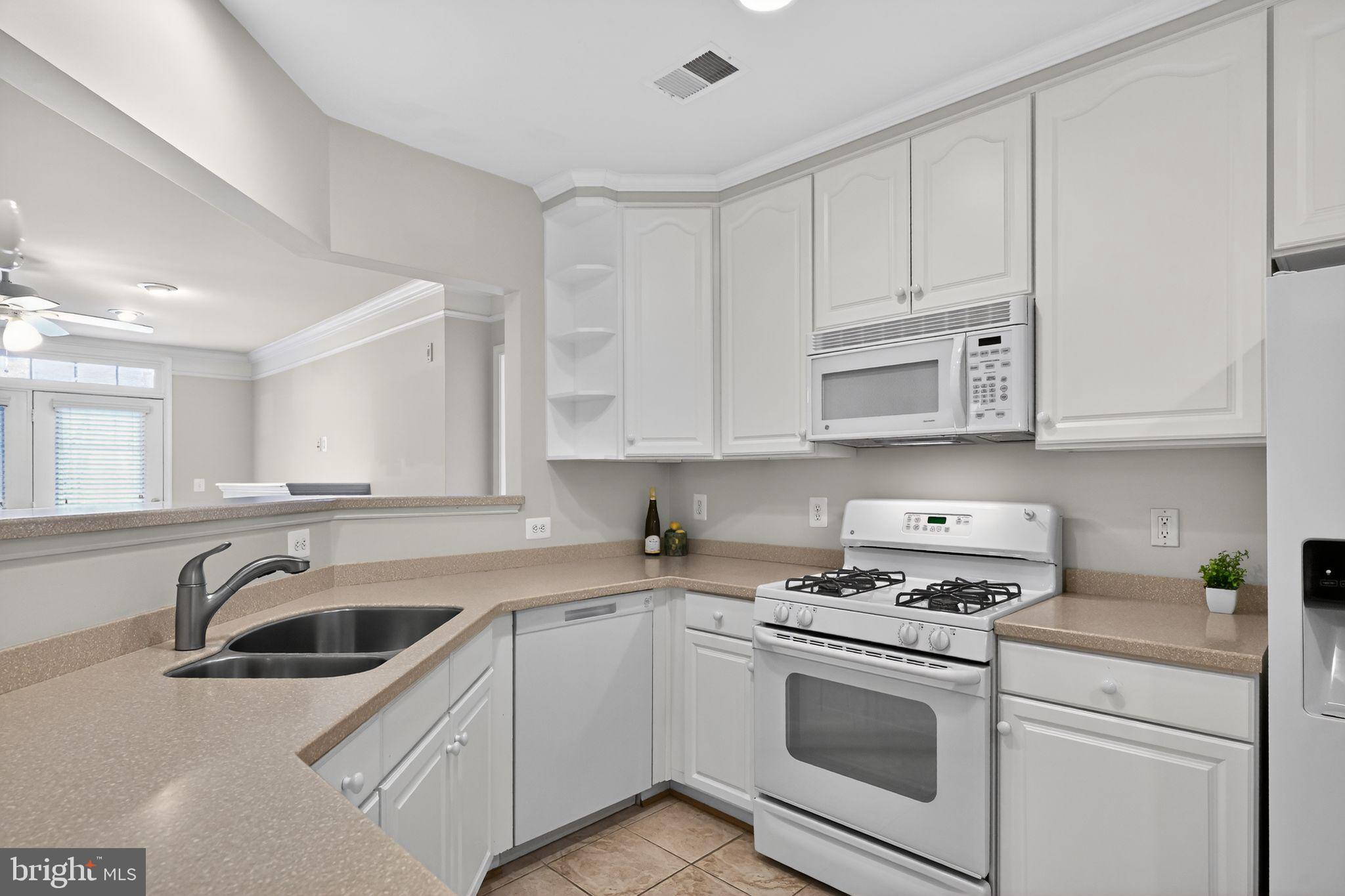 2905 SAINTSBURY PLAZA 213