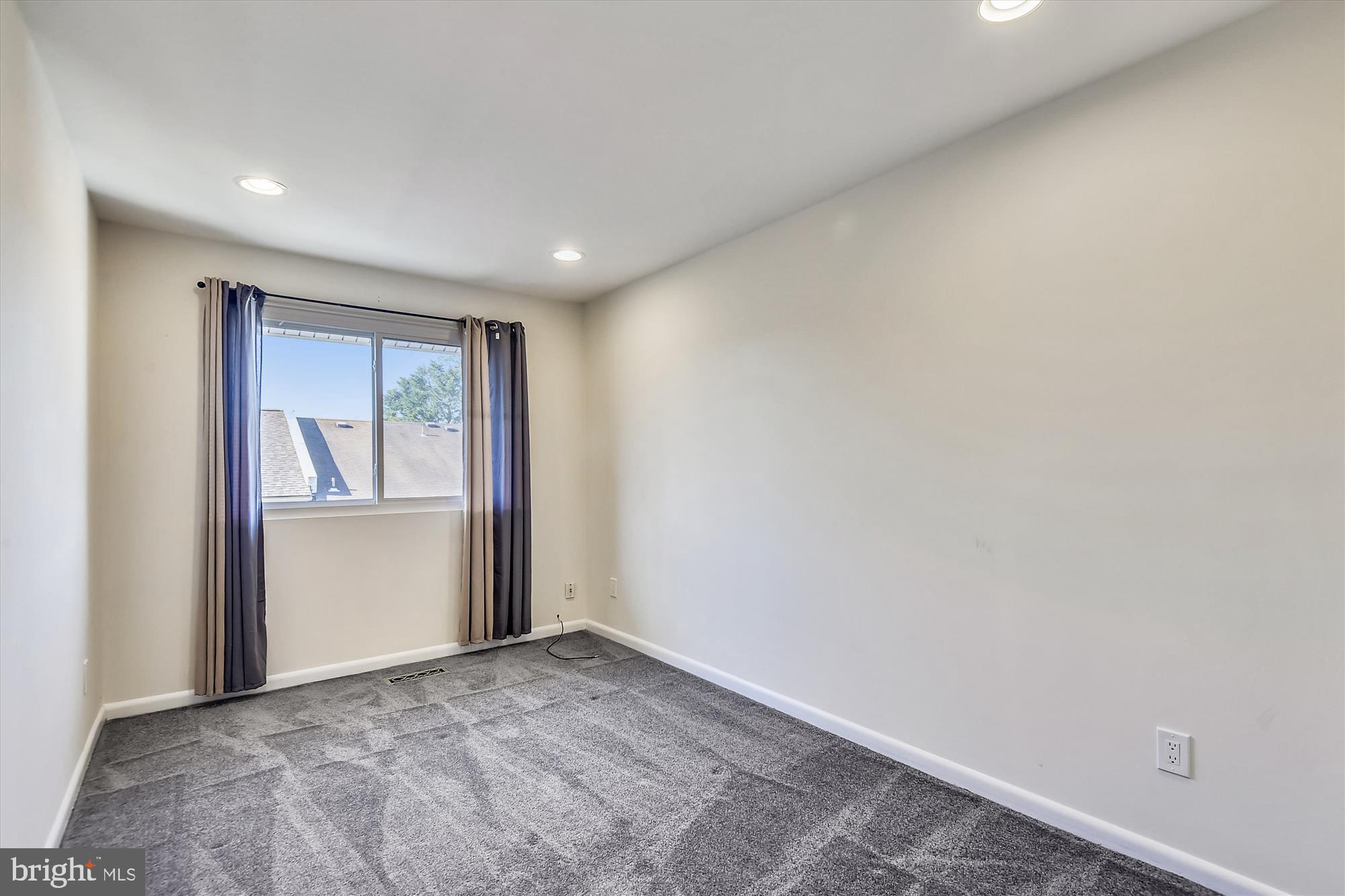 REFLECTION LAKE - Residential