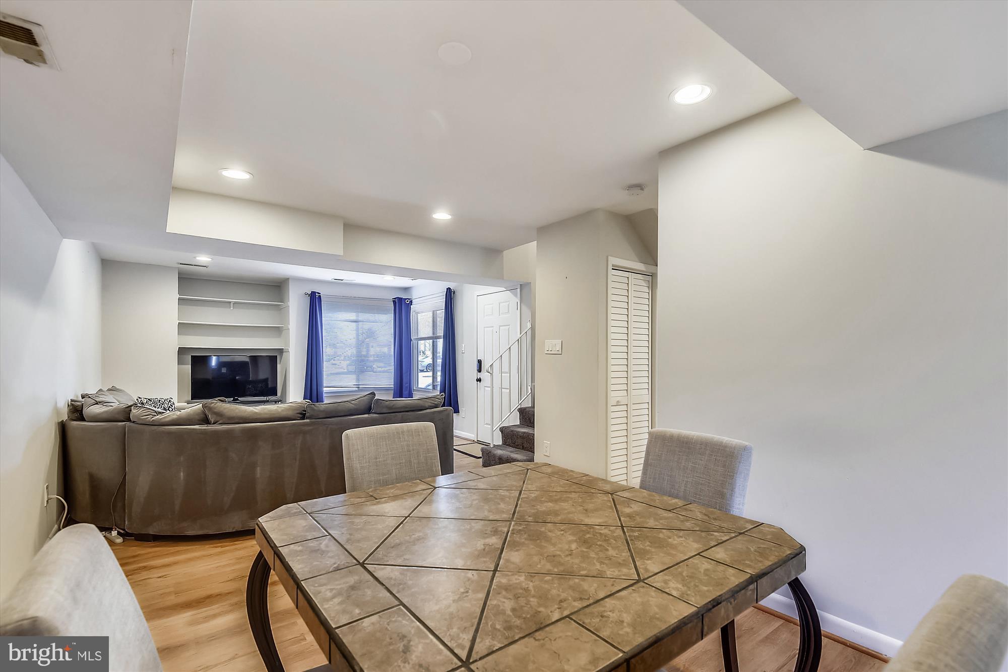 REFLECTION LAKE - Residential